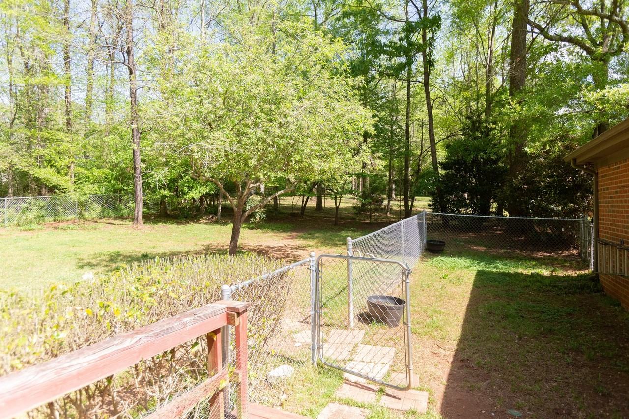 225 Holcomb Dr - Photo 7 of 12