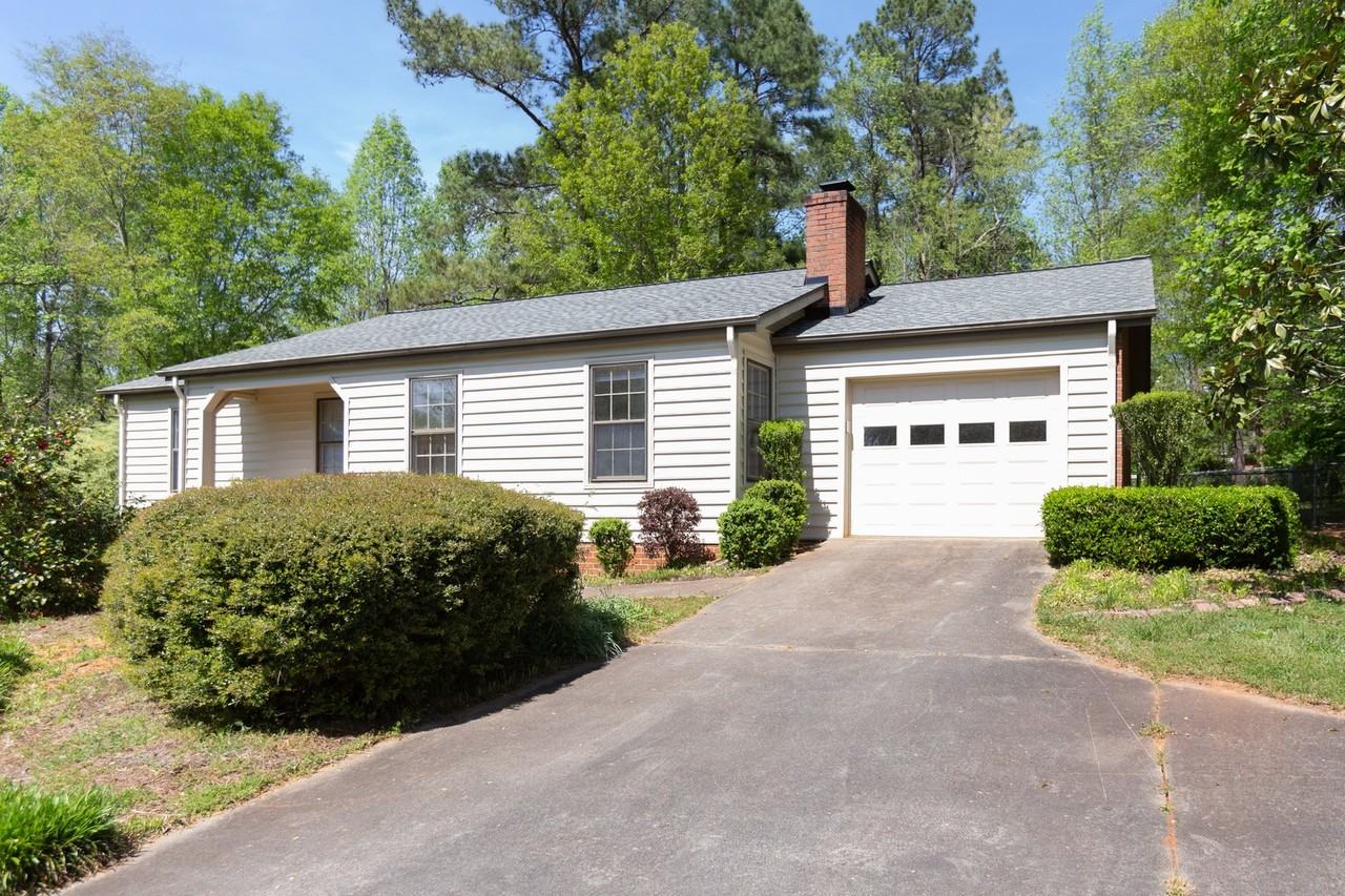 225 Holcomb Dr - Photo 6 of 12