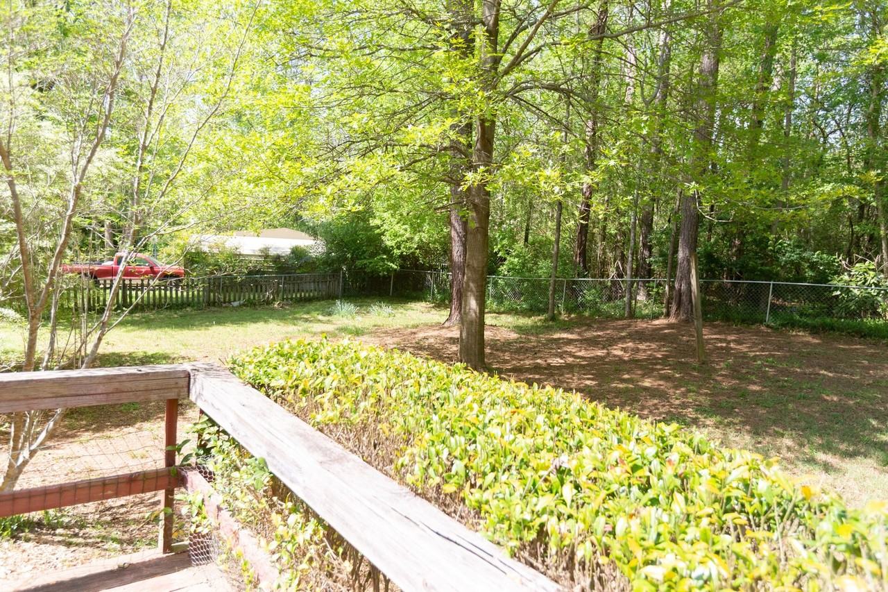 225 Holcomb Dr - Photo 2 of 12