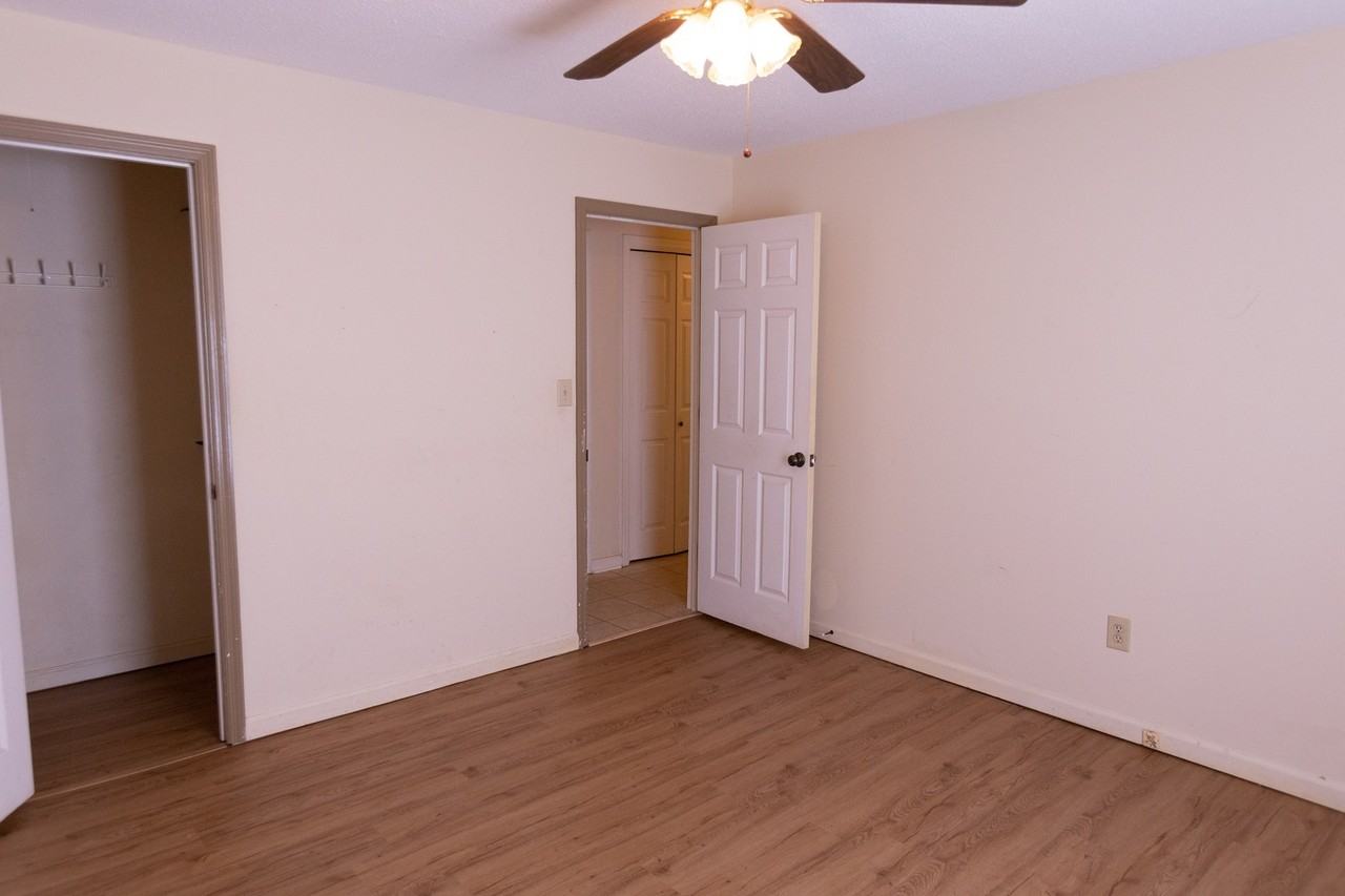 225 Holcomb Dr - Photo 2 of 12