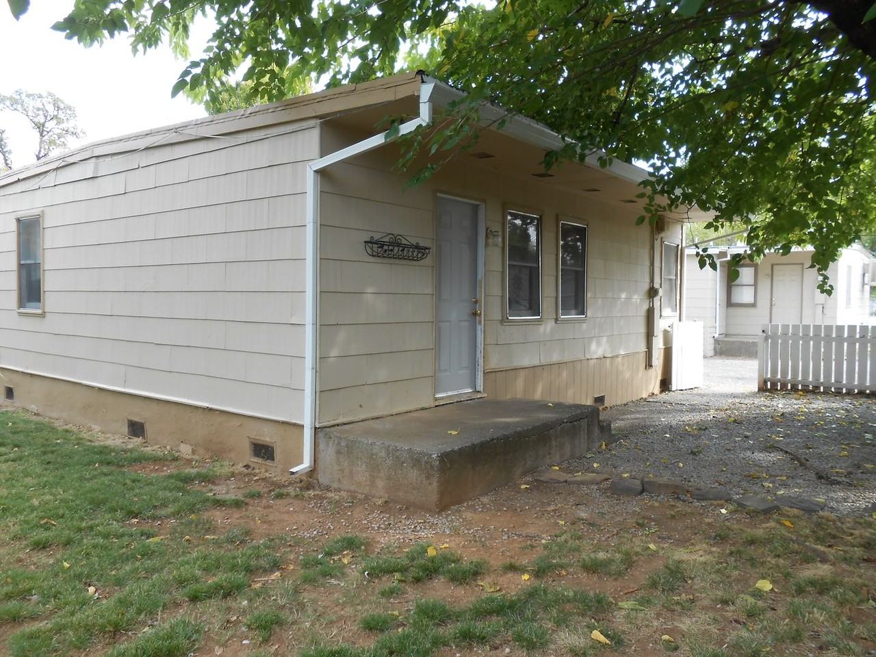 1092 Hawthorne Ave - Photo 3 of 14