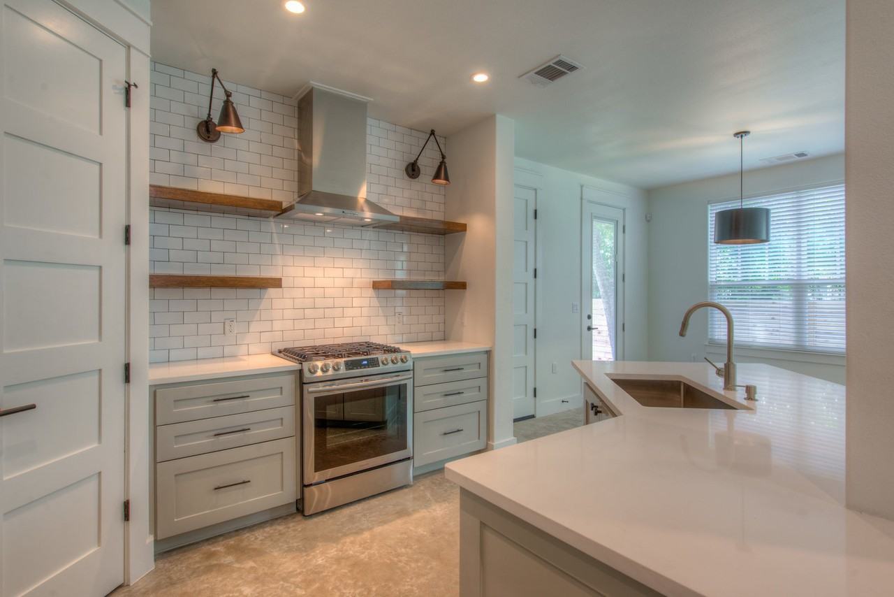 1205 W 22nd St - Photo 3 of 29