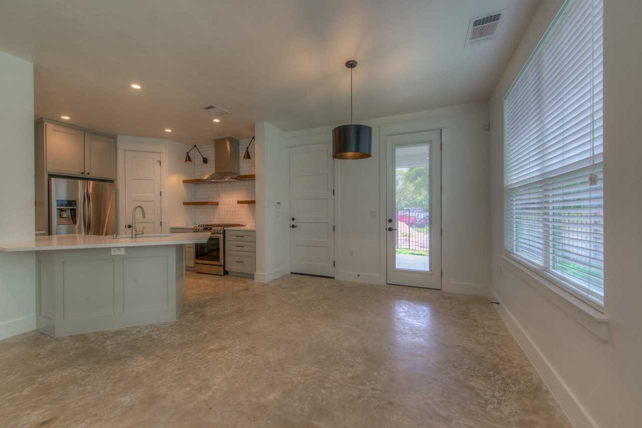 1205 W 22nd St - Photo 5 of 29