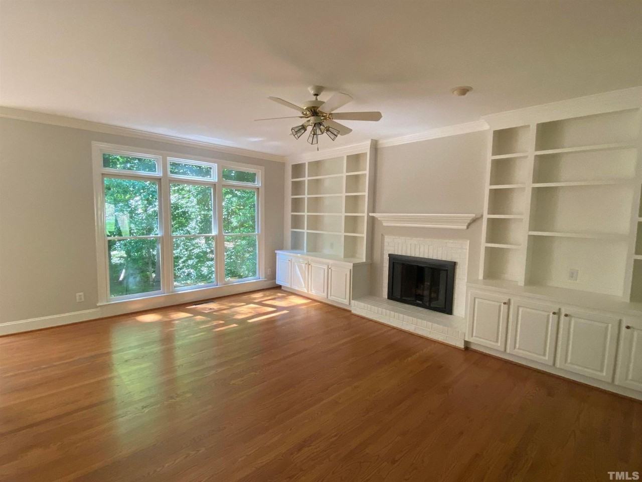 10621 Cahill Rd - Photo 2 of 32