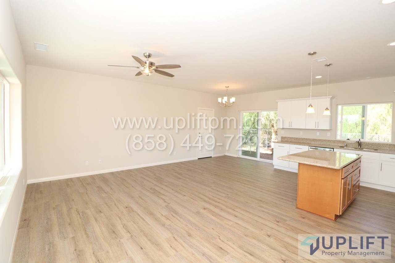 1102 Elm St - Photo 2 of 19