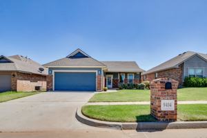 featured image of 9404 Nw 92nd St