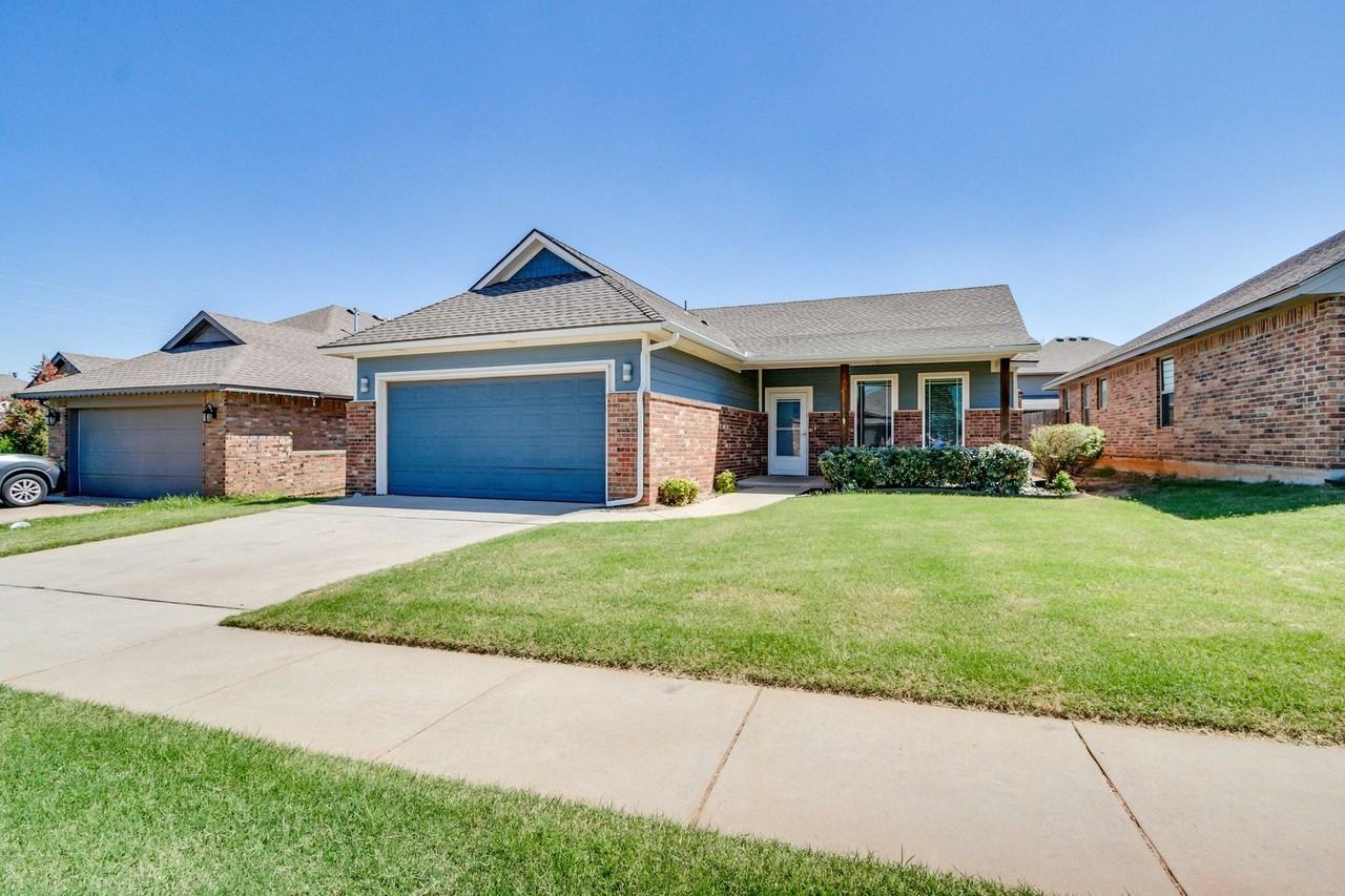 9404 Nw 92nd St - Photo 2 of 50