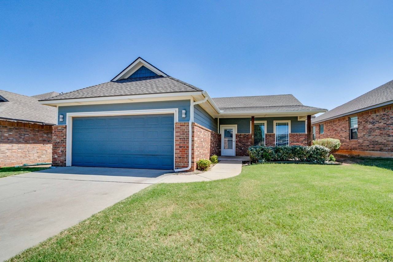 9404 Nw 92nd St - Photo 3 of 50