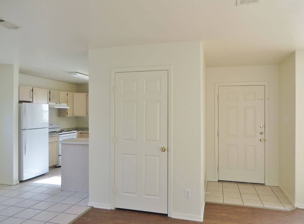 2216 Katy Ln Unit D - Photo 2 of 17