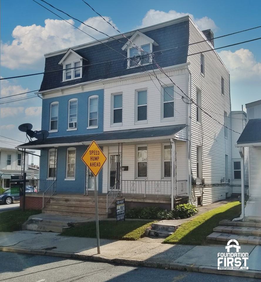 925 N Duke St - Photo 2 of 43