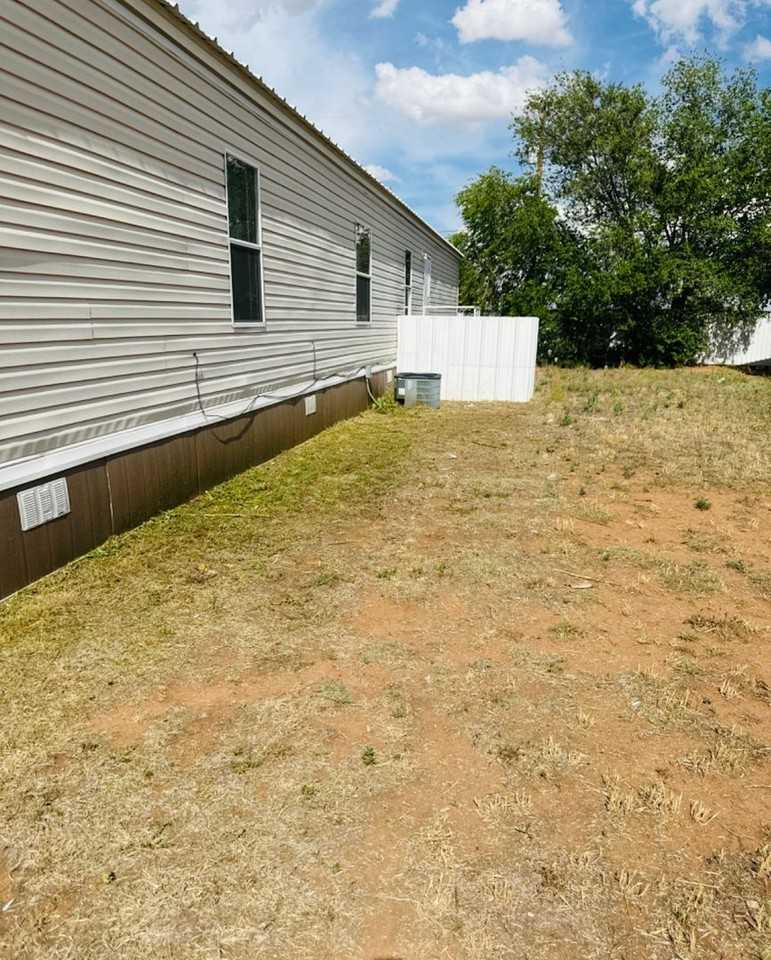 3509 Cesar Chavez Dr - Photo 2 of 4