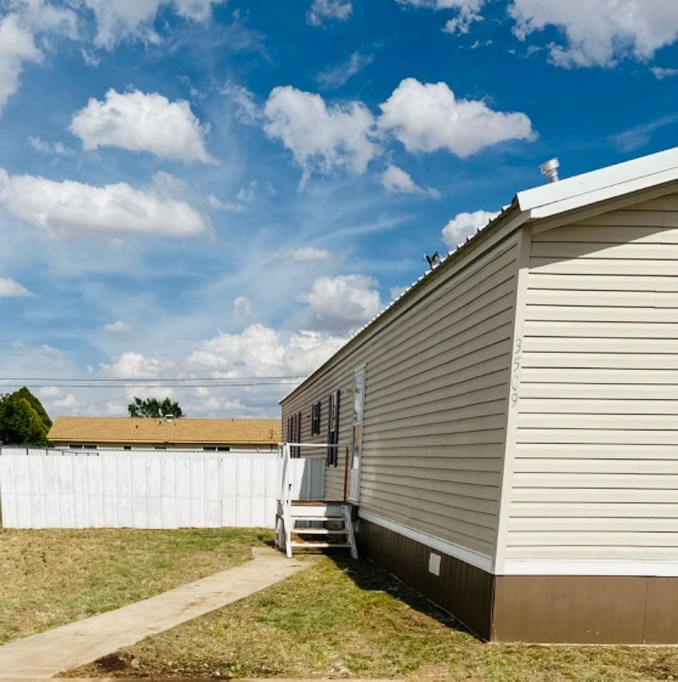 3509 Cesar Chavez Dr - Photo 3 of 4