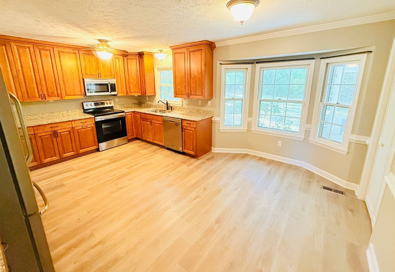 213 Lofton Dr - Photo 2 of 24