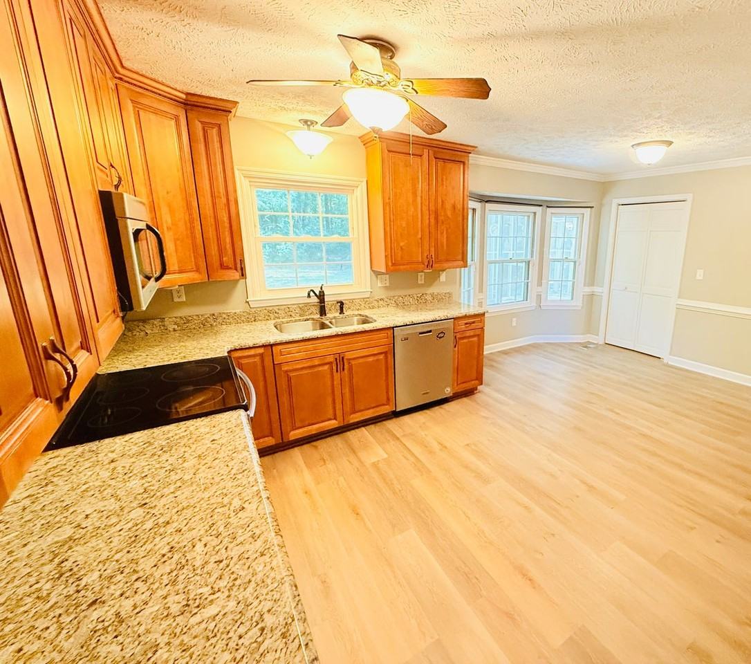 213 Lofton Dr - Photo 3 of 24