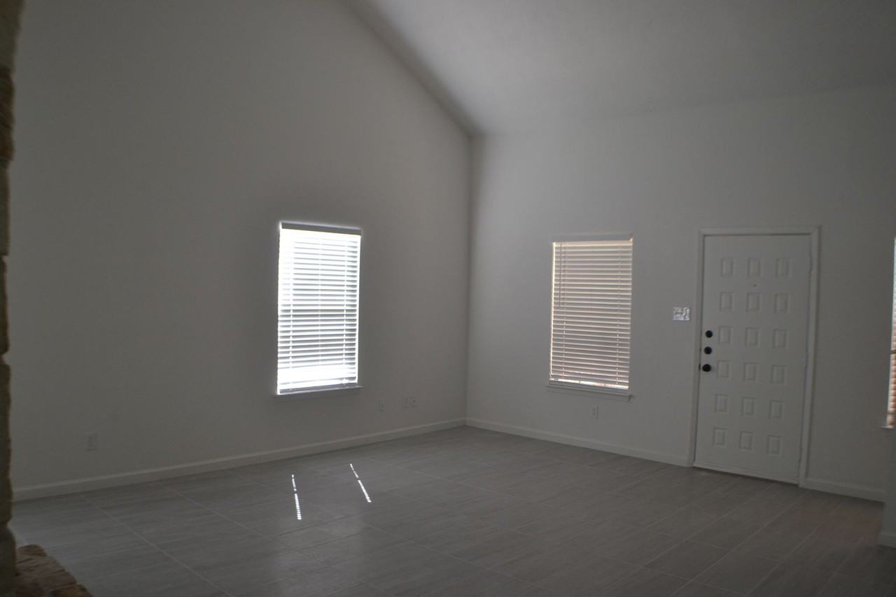 4506 Adelphi Lane - Photo 3 of 15