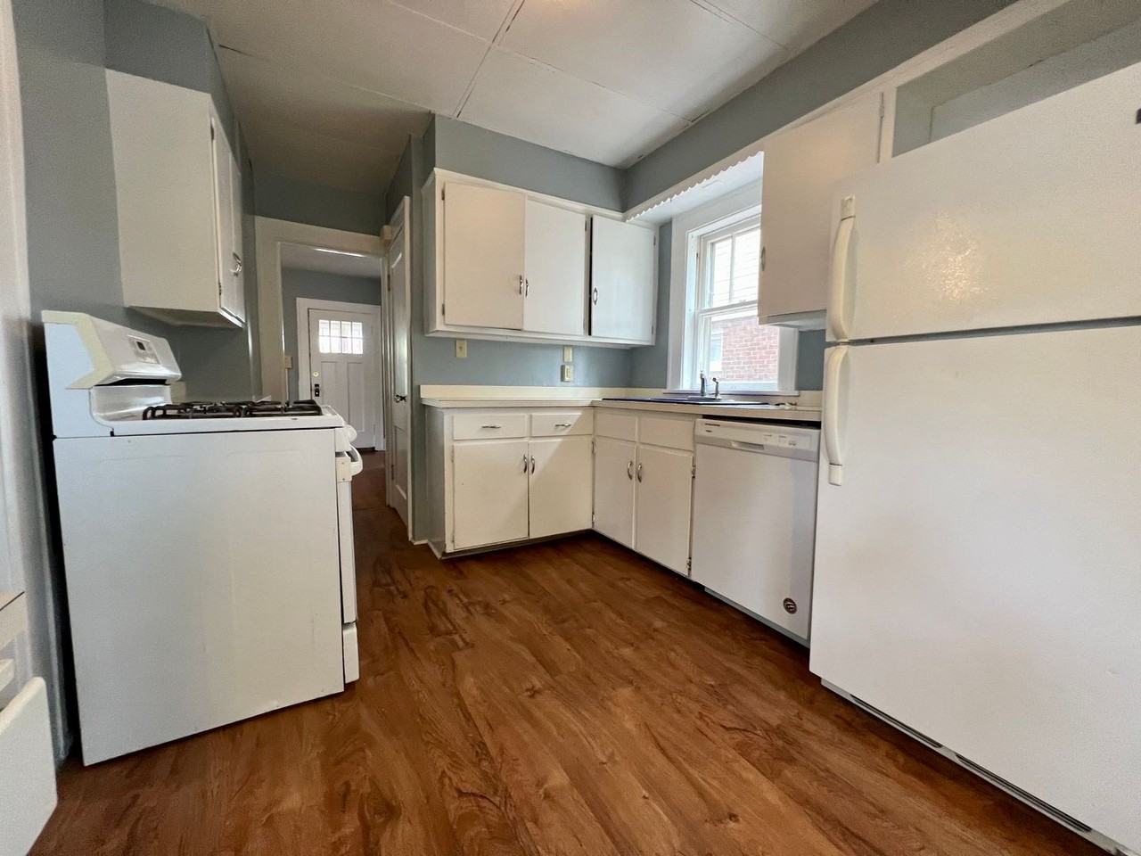 1675 W 9th St - Photo 3 of 18