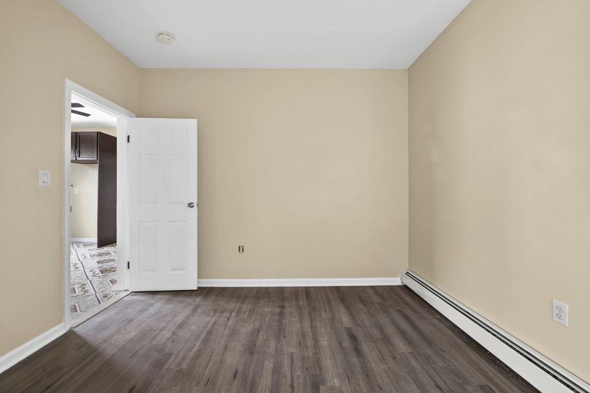 162 Manchester Ave - Photo 7 of 16