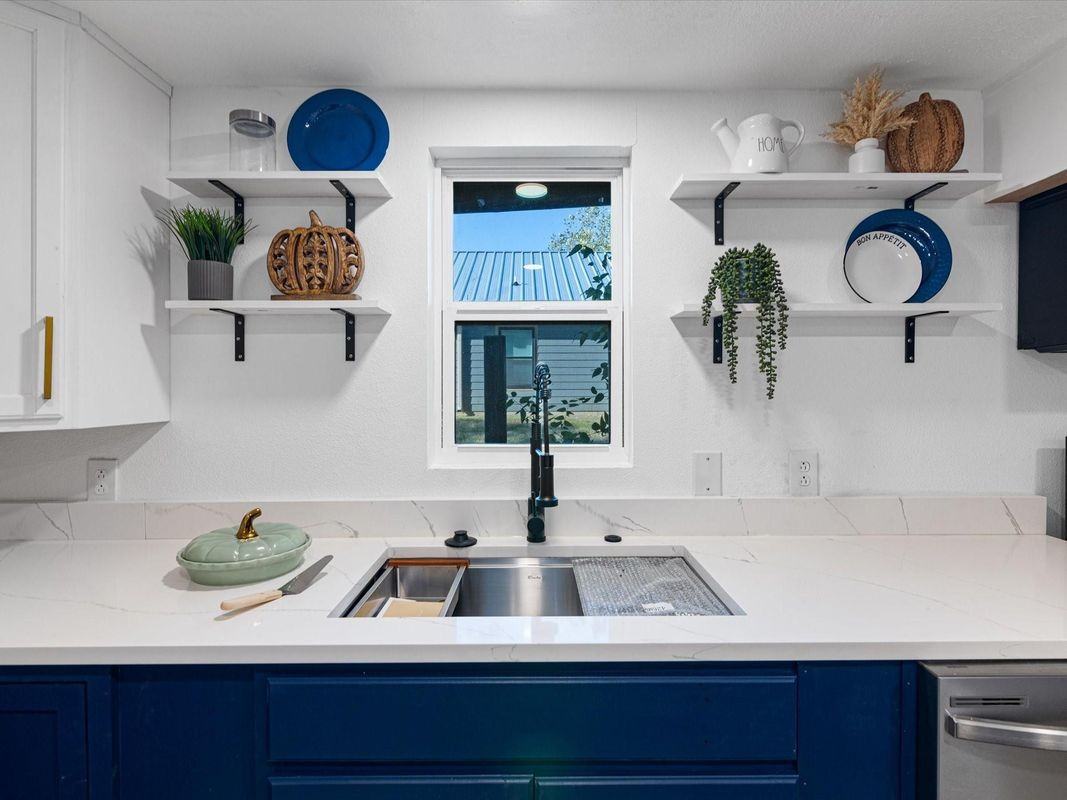 305 Miller St - Photo 7 of 20