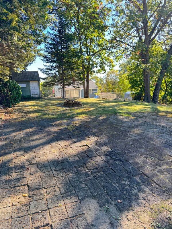 81 Maurice St - Photo 3 of 17