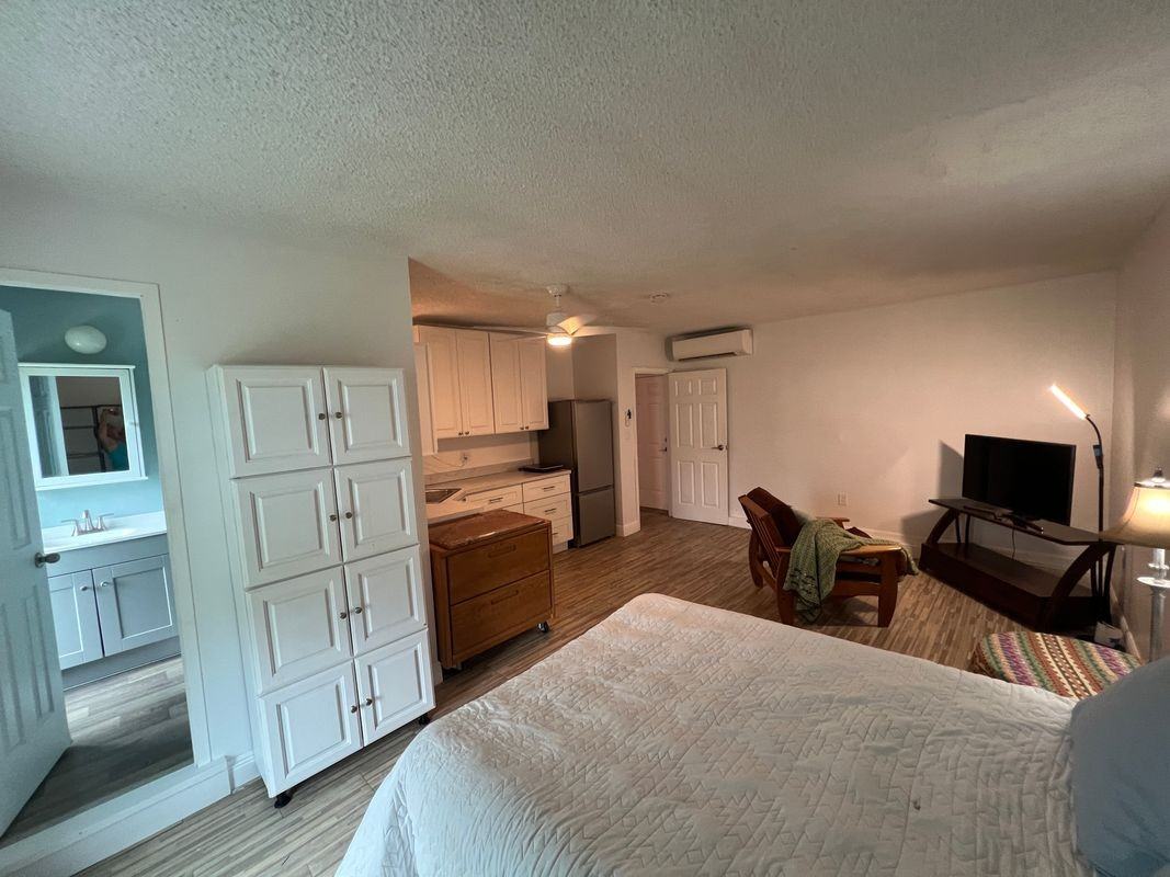 1006 Sw Sultan Dr ##A - Photo 3 of 7