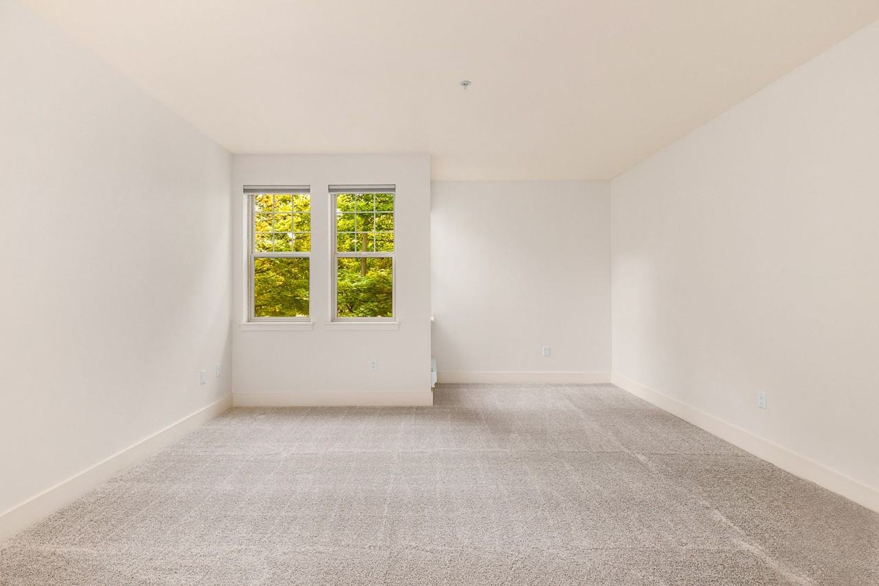 8535 Avondale Rd Ne - Photo 4 of 17