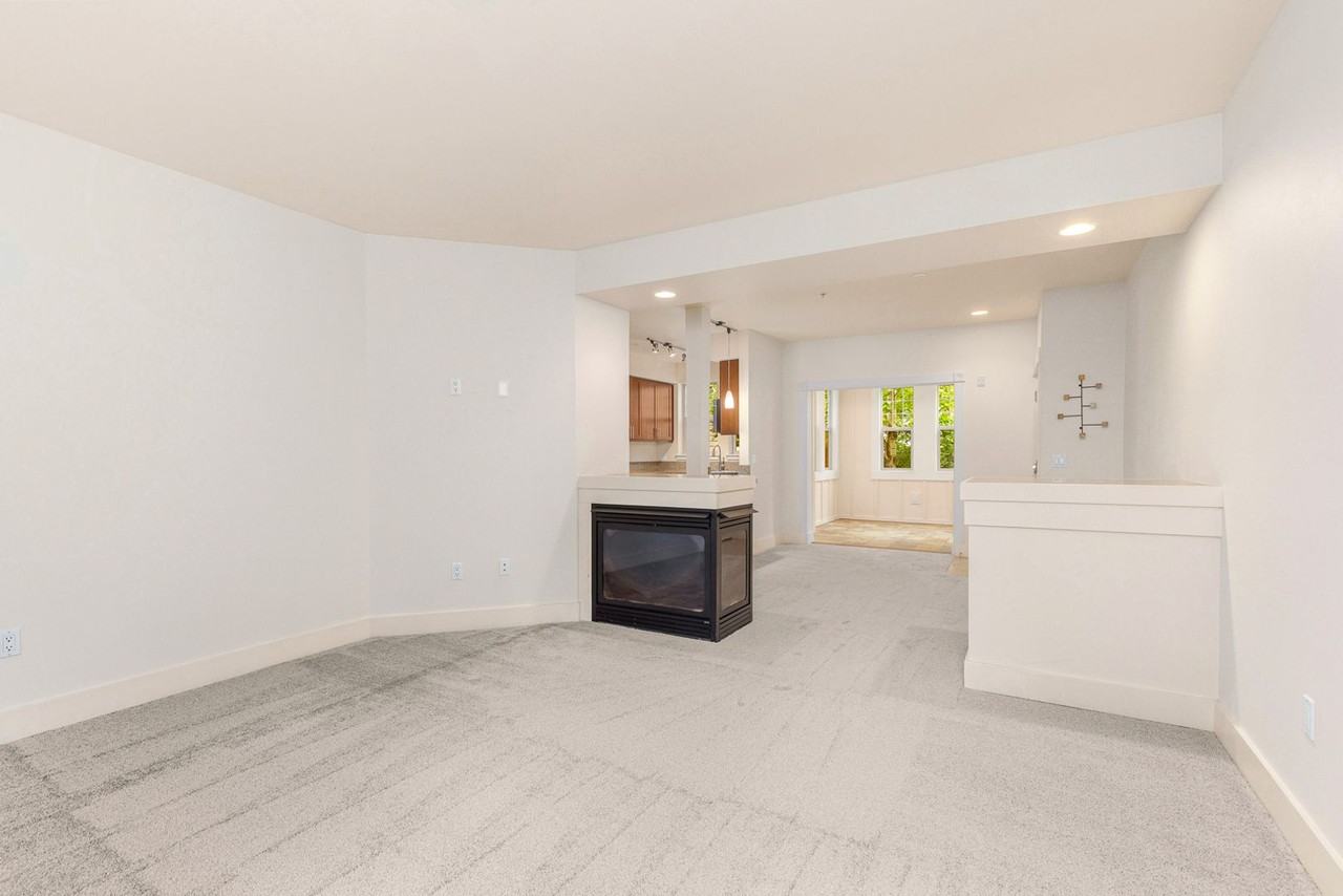 8535 Avondale Rd Ne - Photo 5 of 17