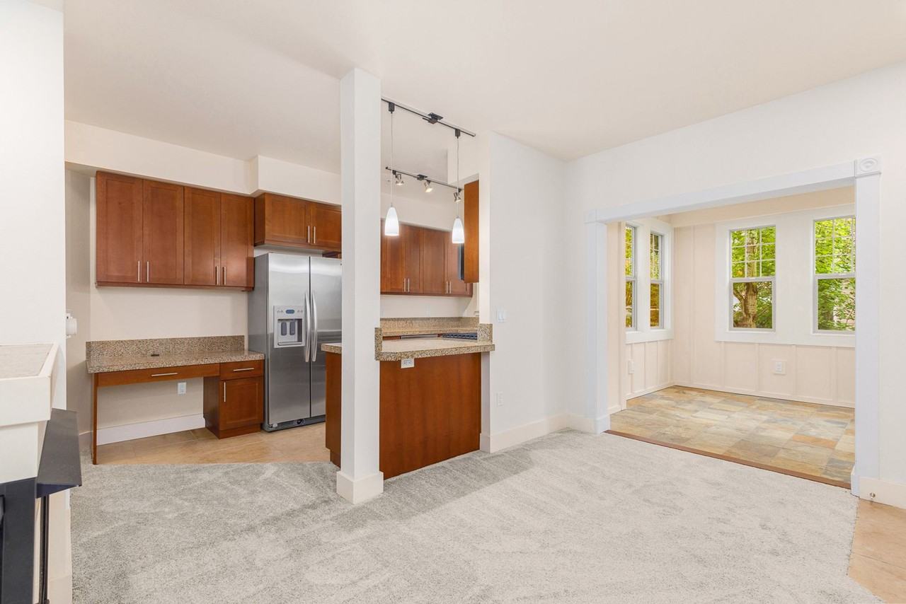 8535 Avondale Rd Ne - Photo 6 of 17