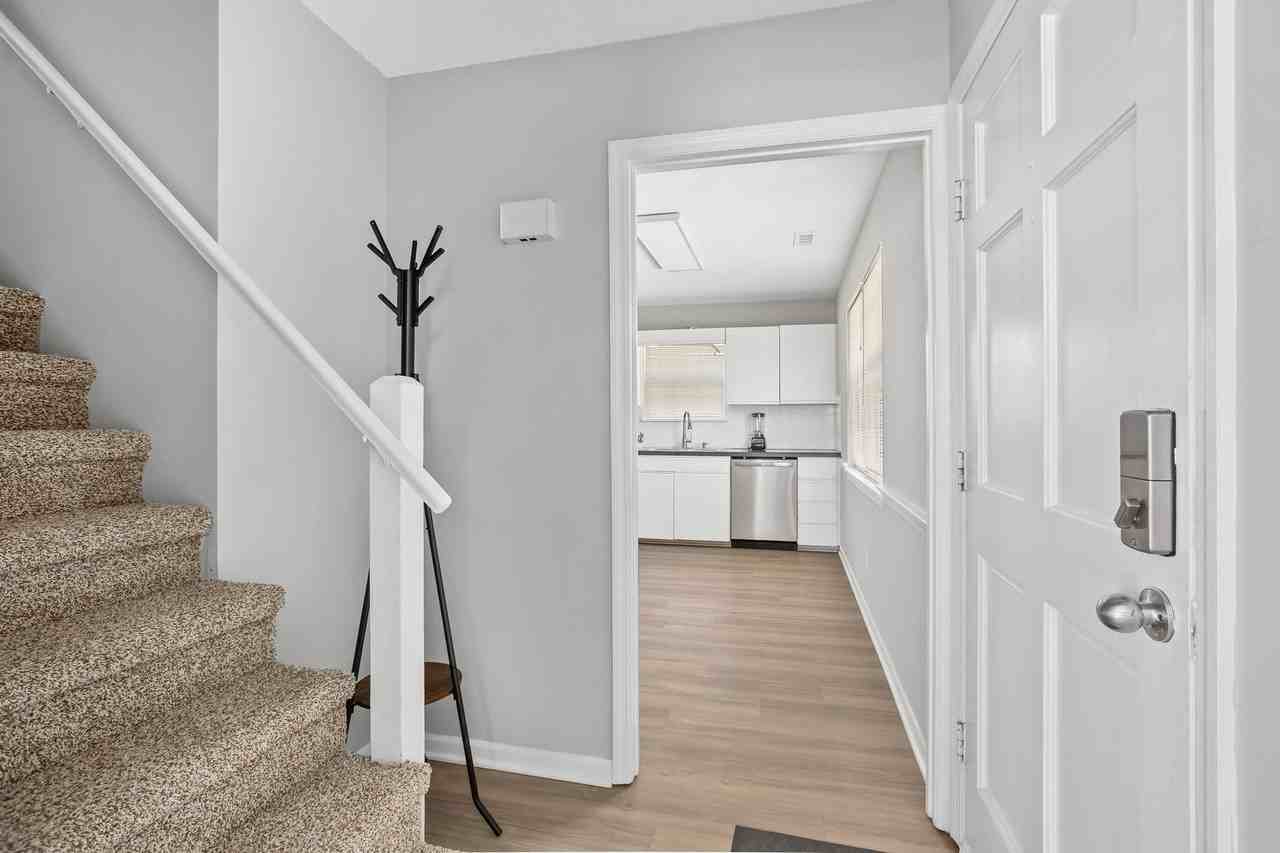 4854 Tiffany Avenue - Photo 6 of 27