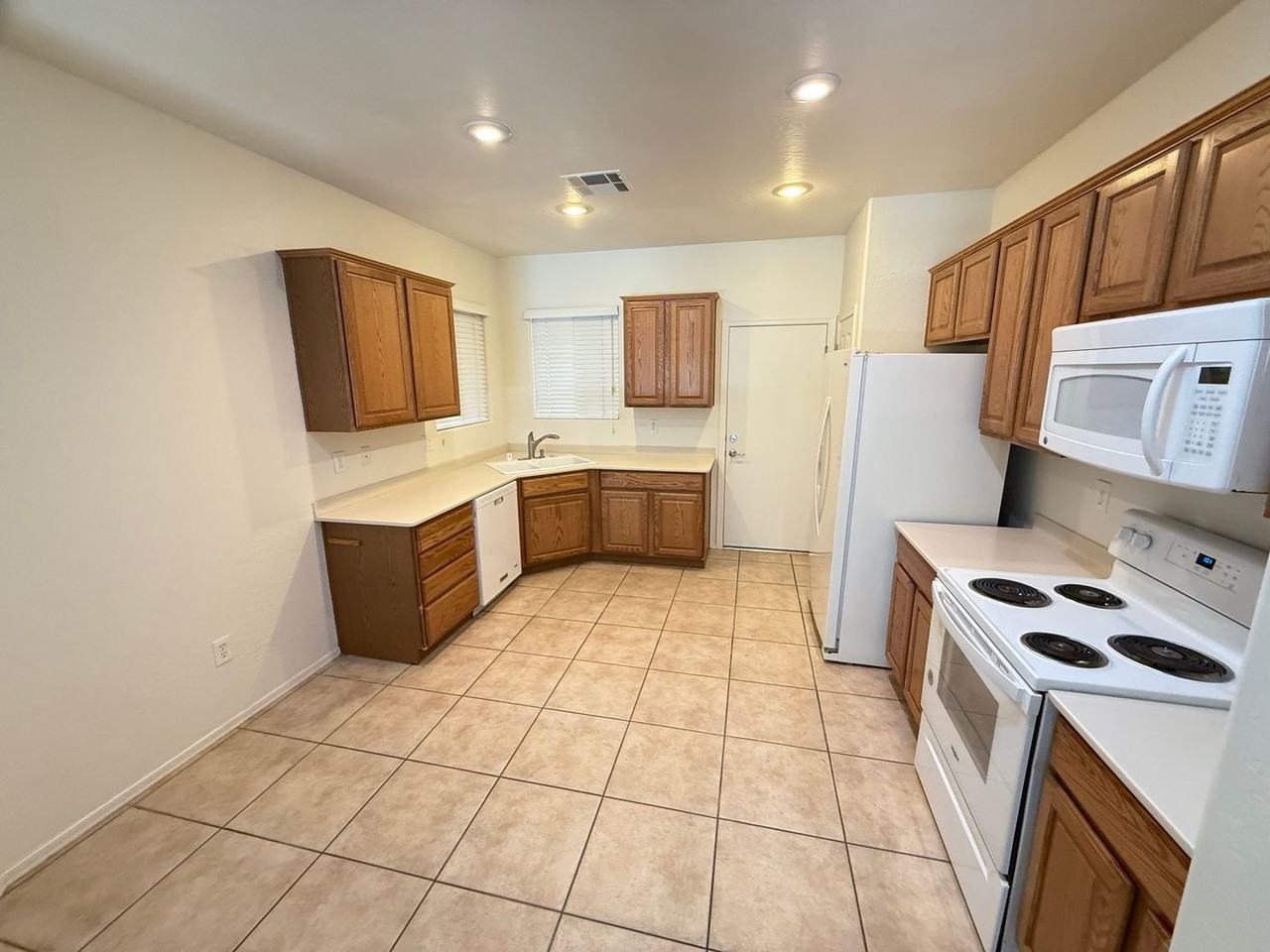 2427 Andromeda Ave - Photo 5 of 11