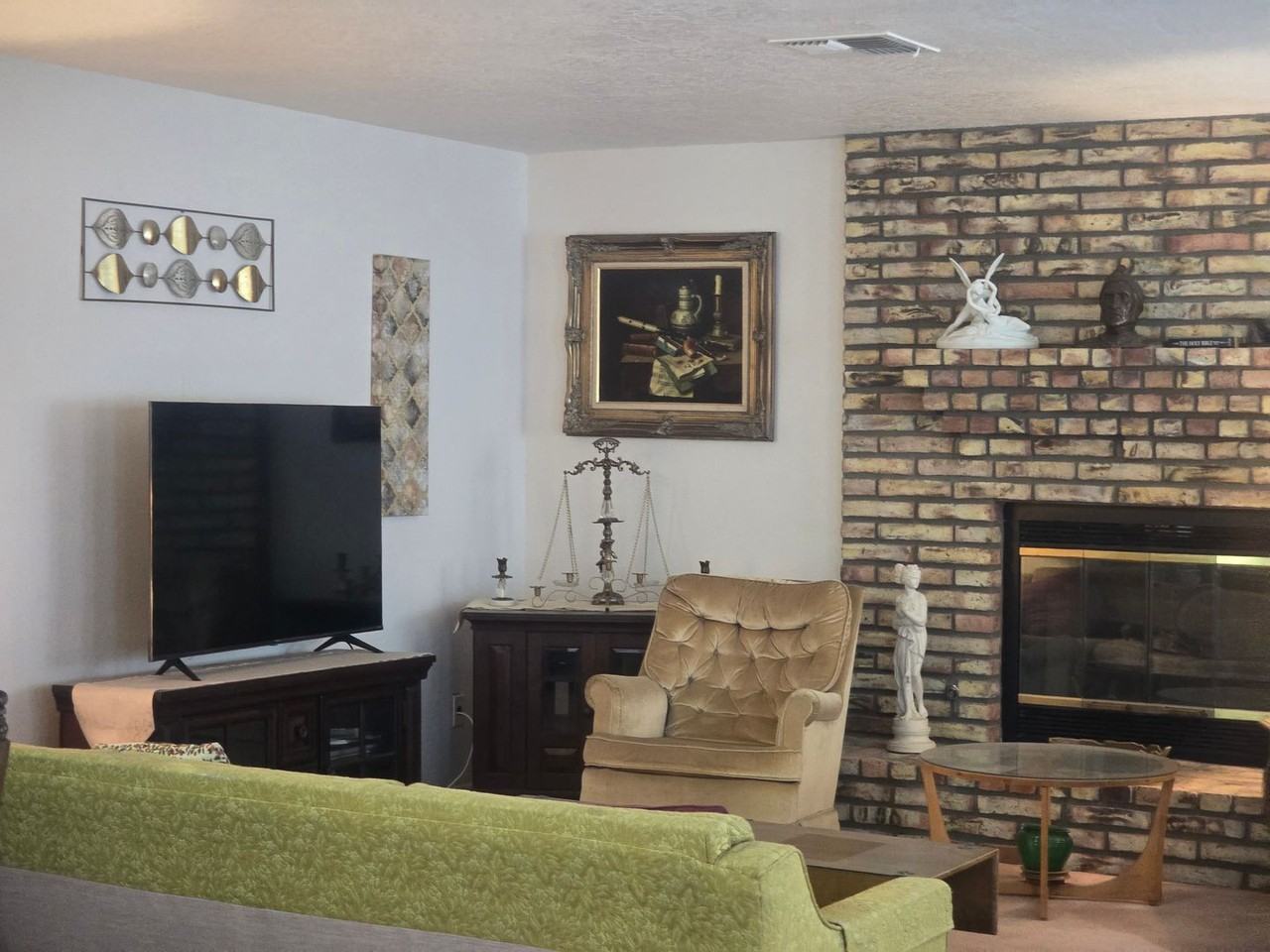 1789 Riverside Dr - Photo 7 of 38