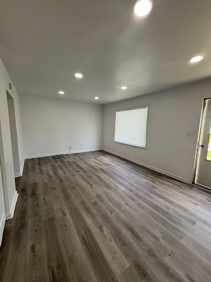 1204 Clear Ridge Ln - Photo 3 of 19