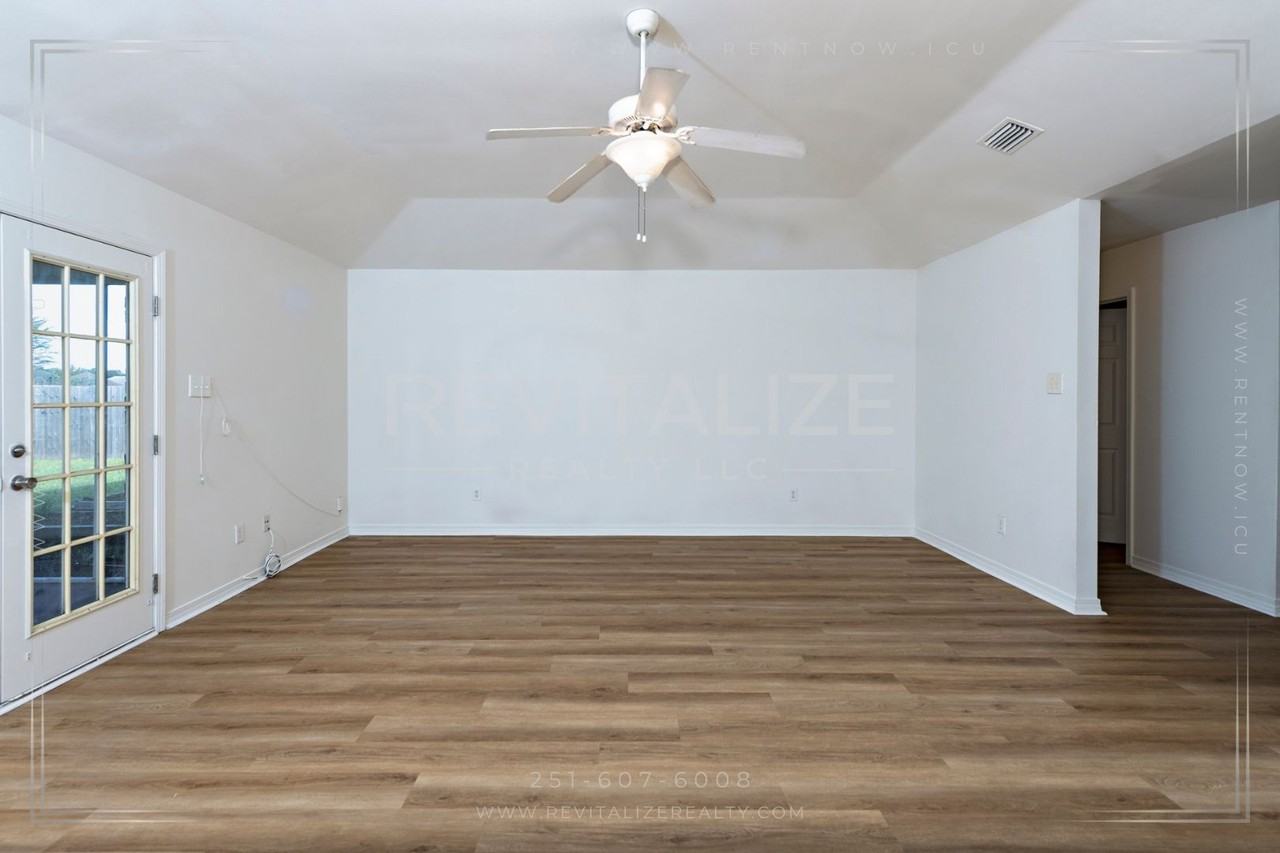 3170 Bloomington Dr - Photo 6 of 45