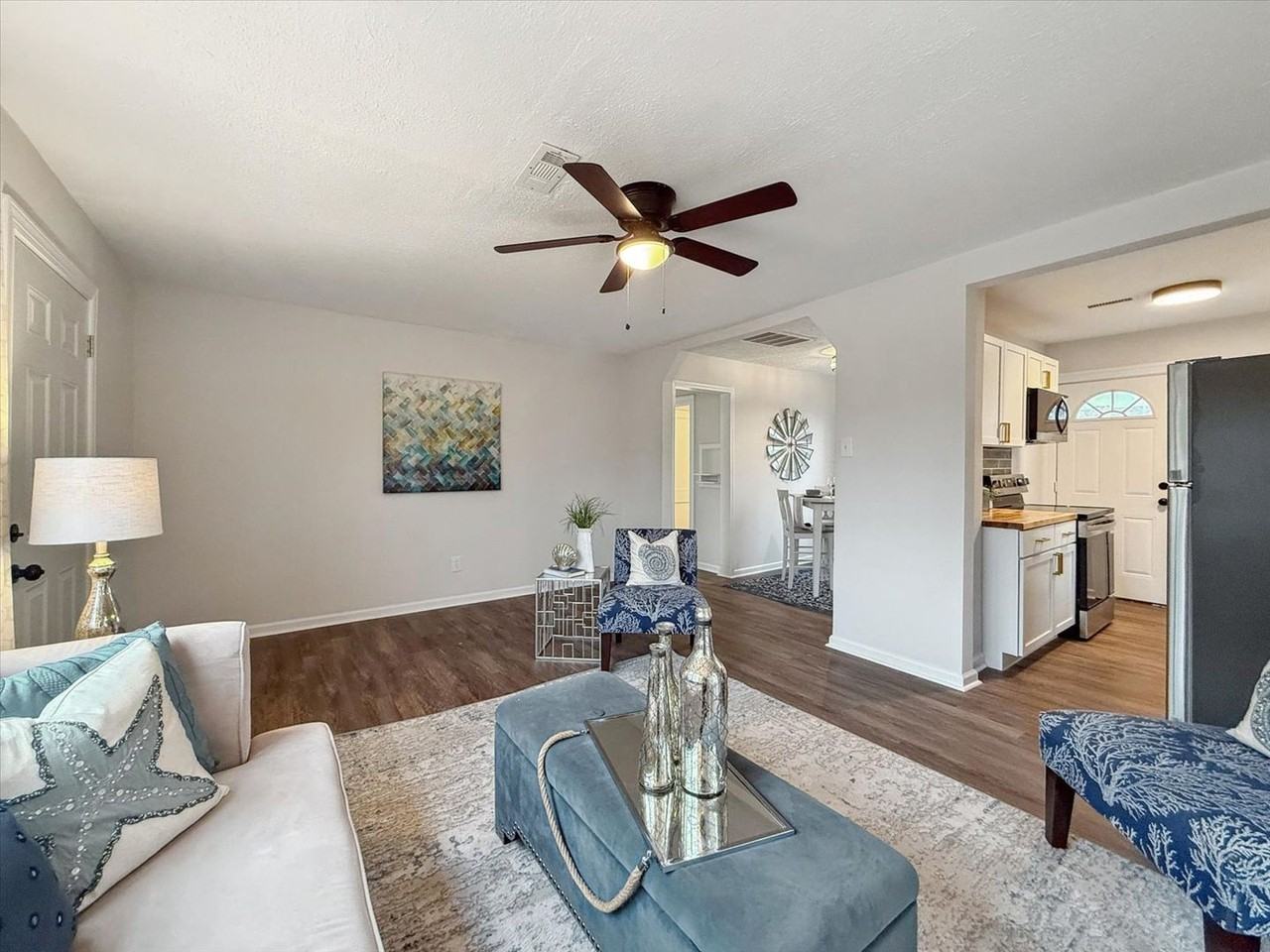 428 Hampton Roads Ave - Photo 4 of 35
