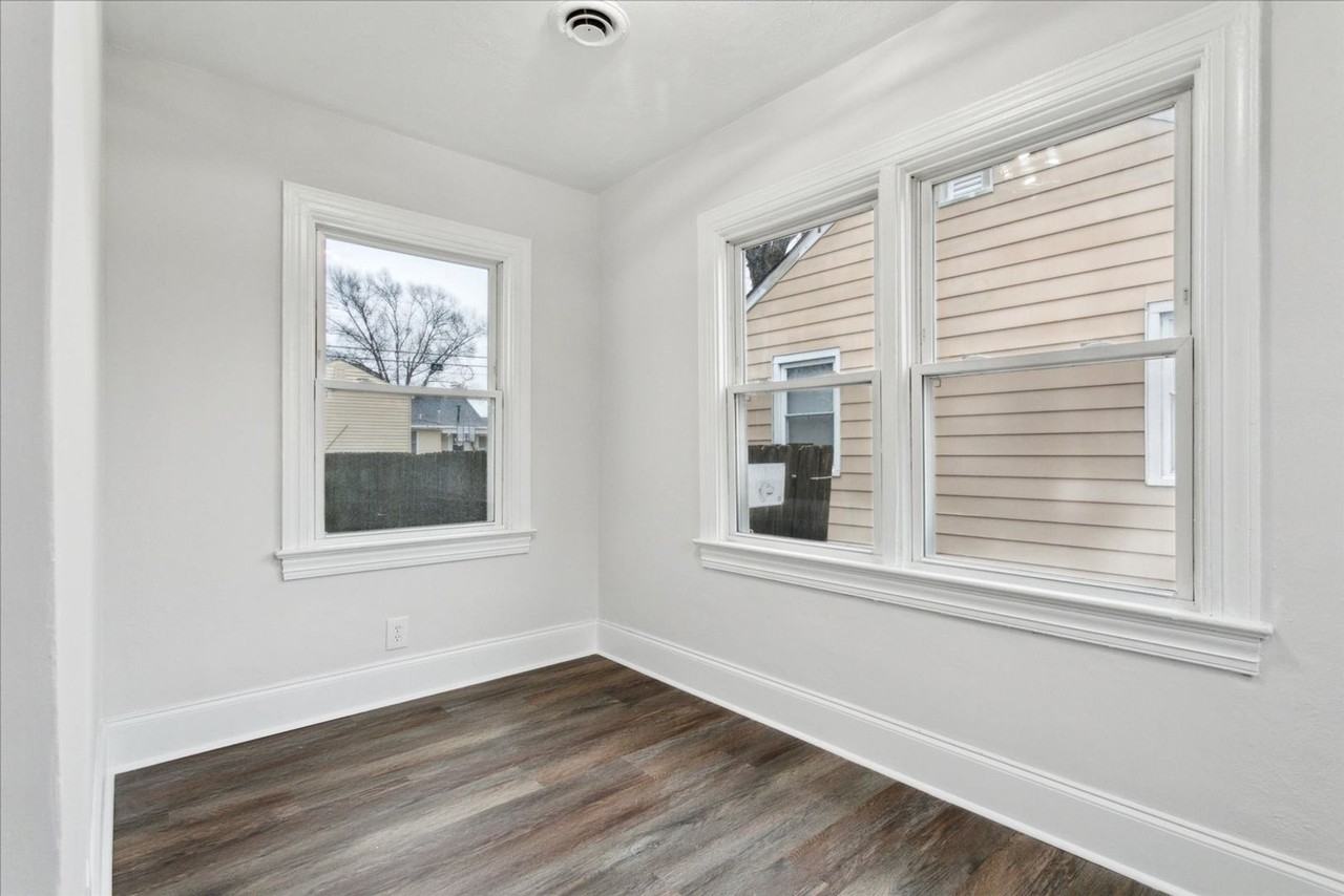 428 Hampton Roads Ave - Photo 6 of 35
