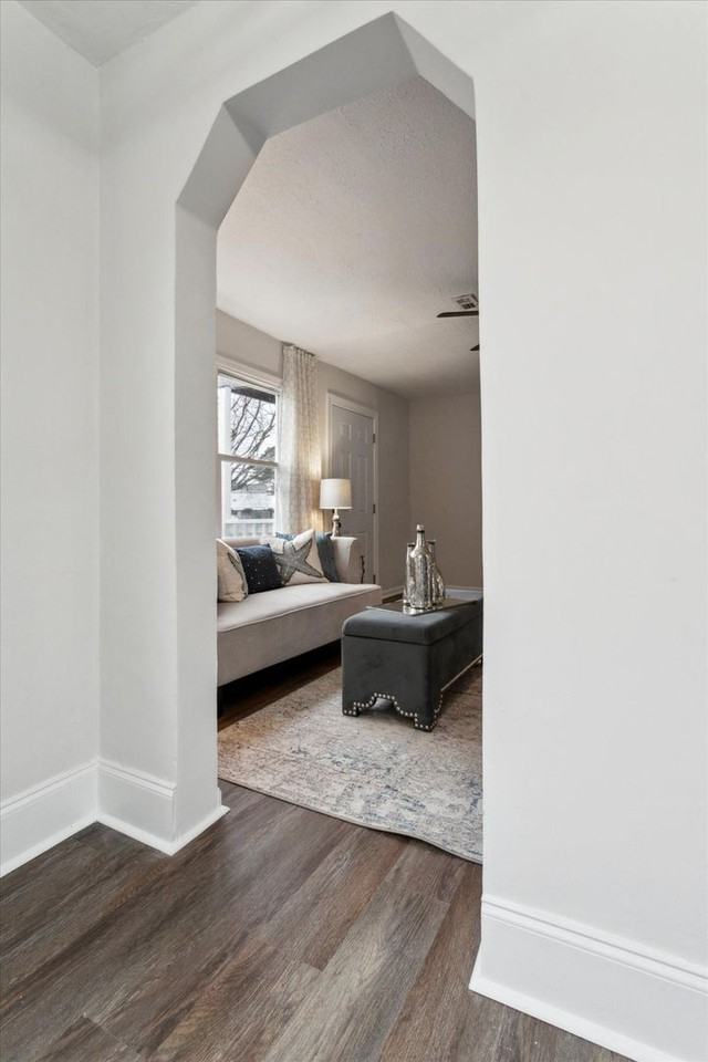 428 Hampton Roads Ave - Photo 7 of 35