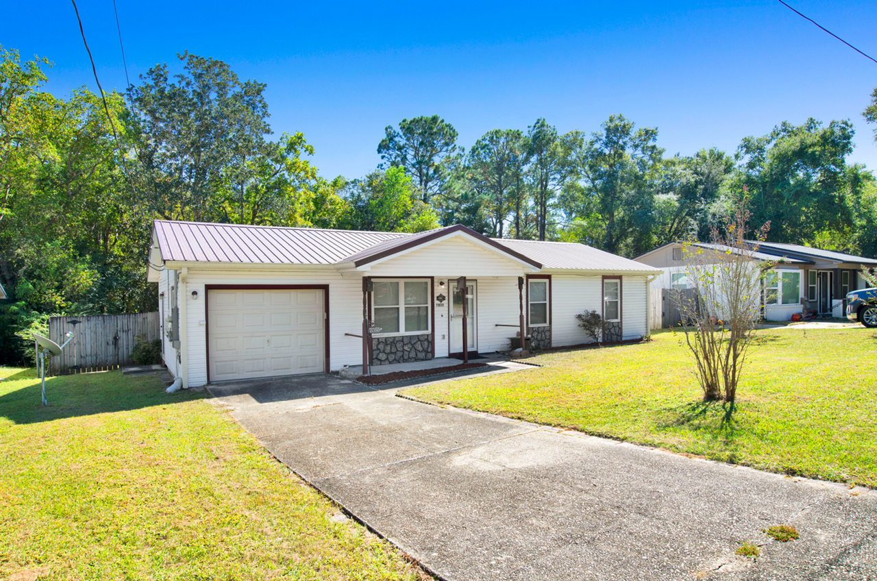 7035 Moore Ave - Photo 2 of 19