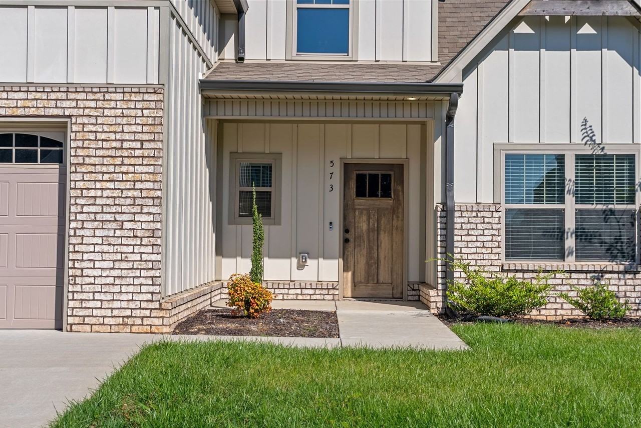 573 Bowden Dr - Photo 4 of 48