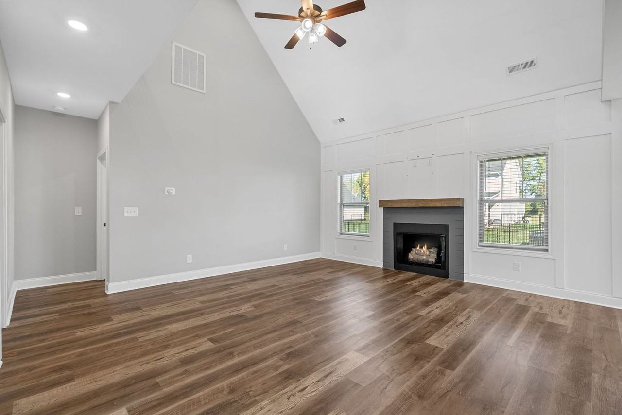 573 Bowden Dr - Photo 6 of 48