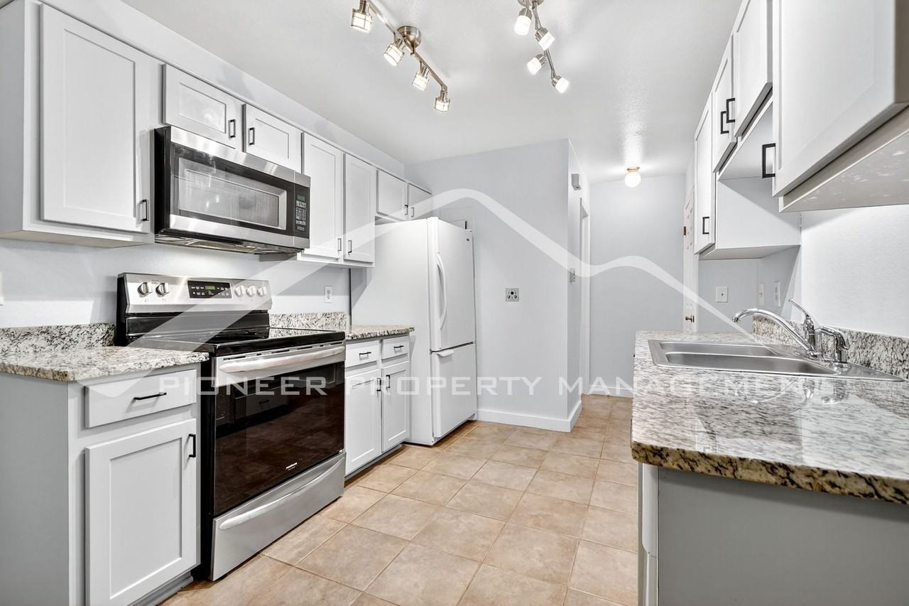 1828 S Ammons St #B - Photo 7 of 26