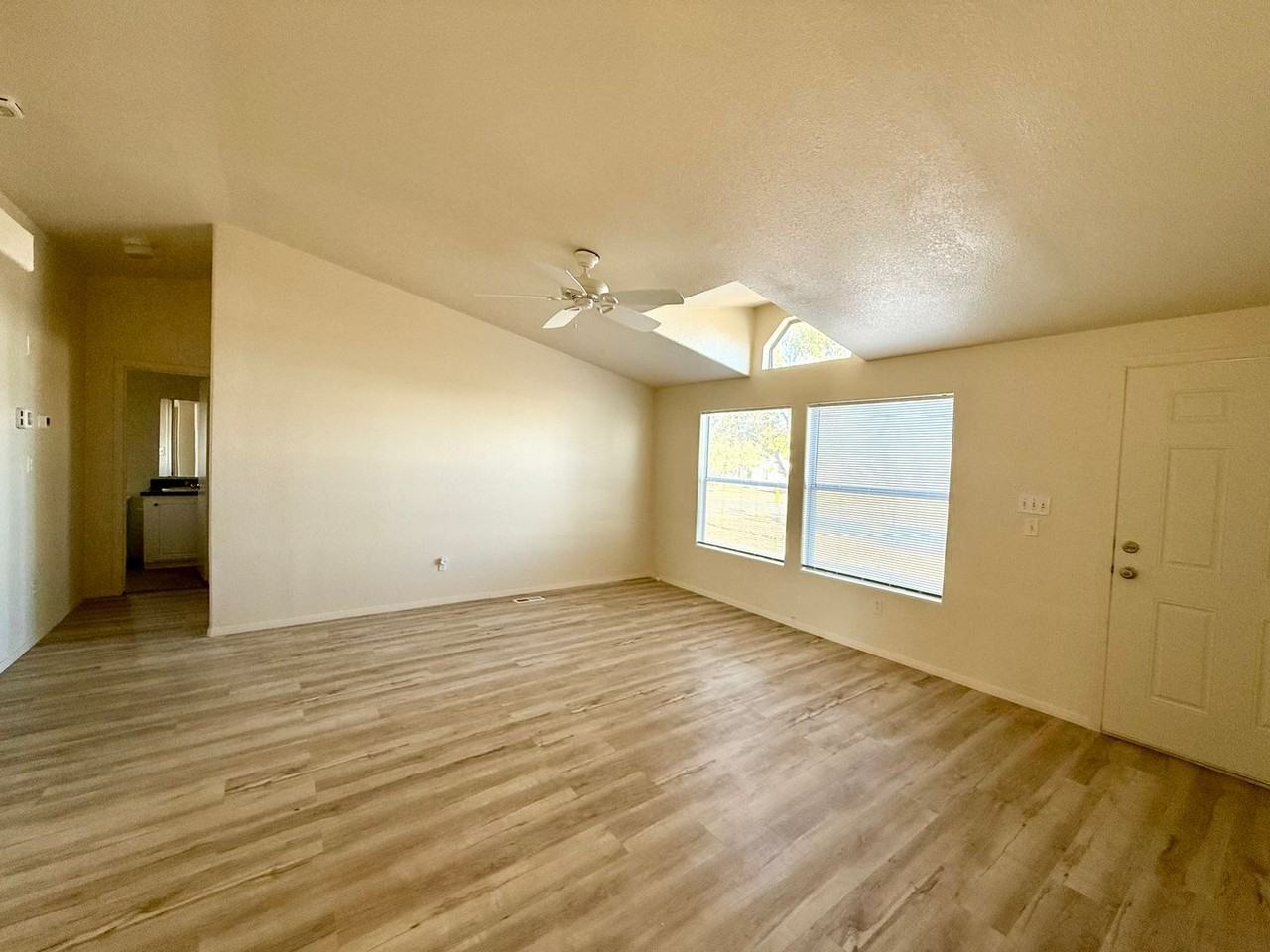 2125 Jean Rd - Photo 3 of 21