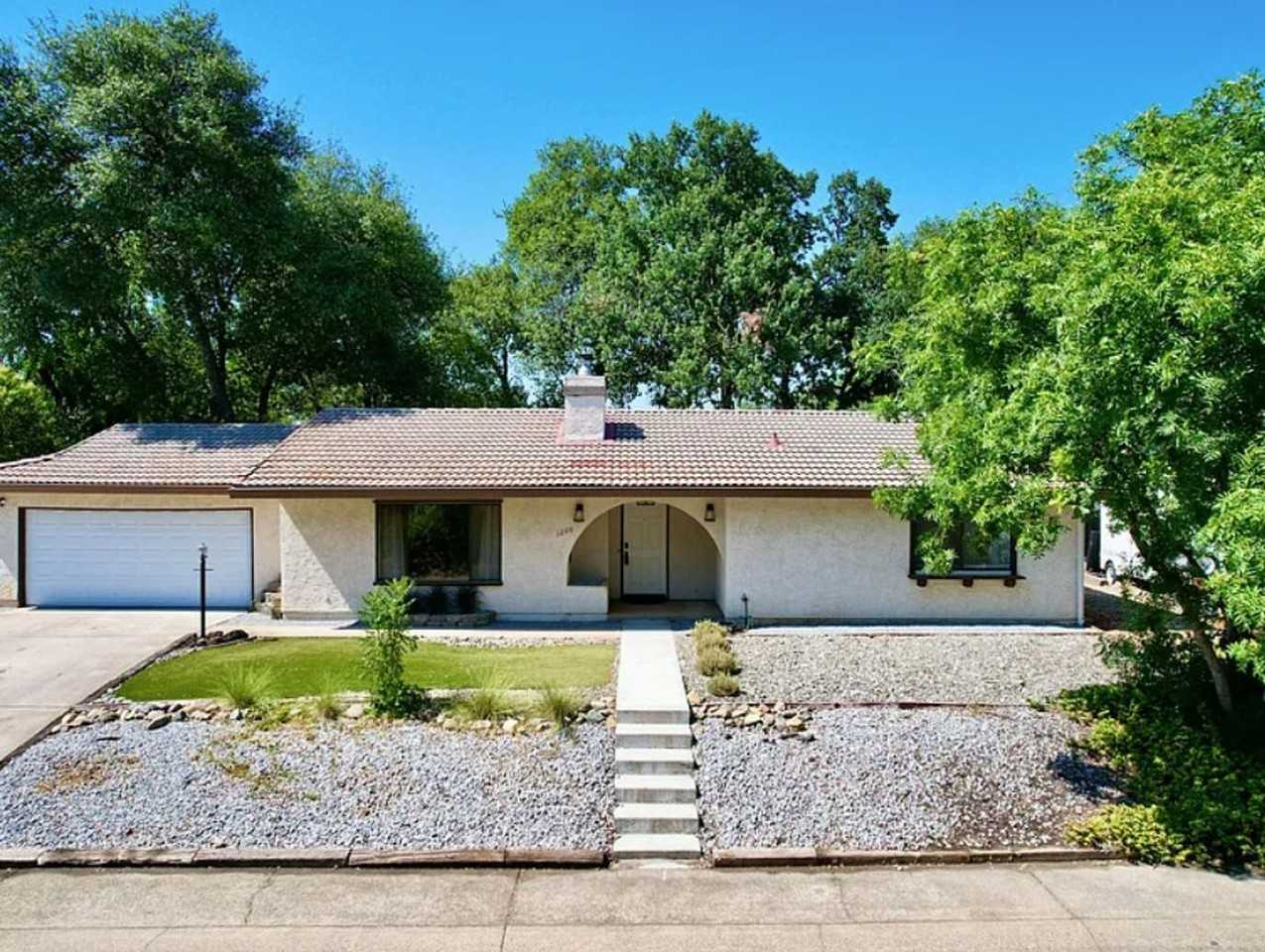 1200 Hawthorne Avenue #01