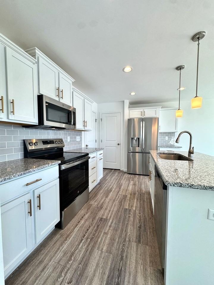 3244 Eisenhower Drive - Photo 4 of 22