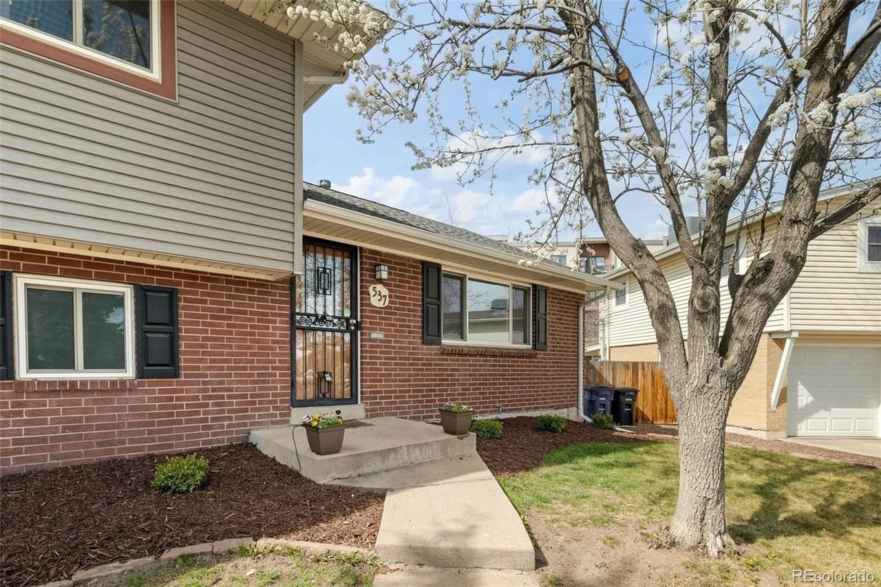 537 S Grape St - Photo 3 of 42