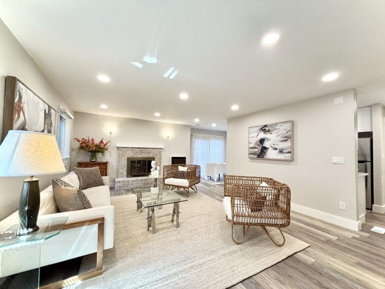 4885 Eisenhower Dr - Photo 2 of 8