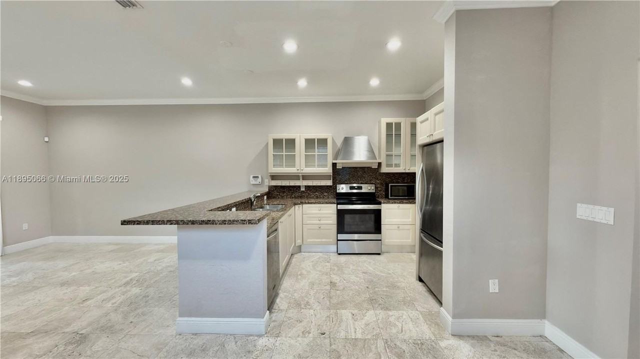 210 Sw 9th St - Photo 6 of 18