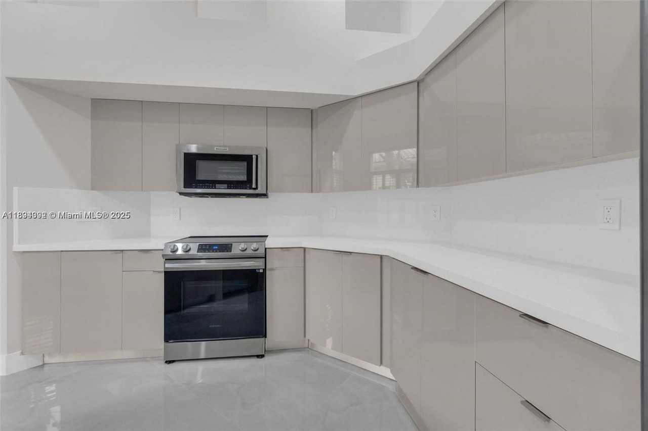 2553 E Bay Dr - Photo 2 of 30