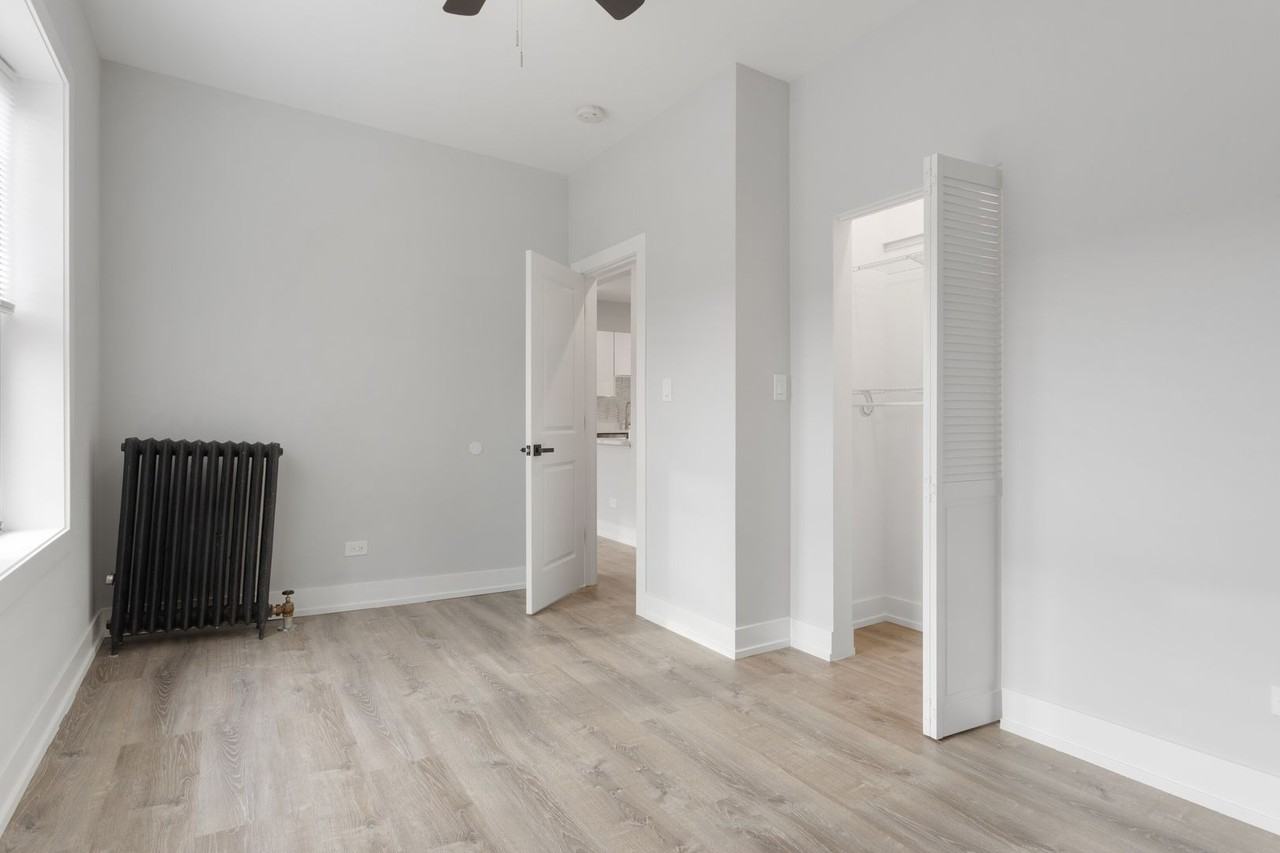 7425 N Clark St #3 - Photo 5 of 15