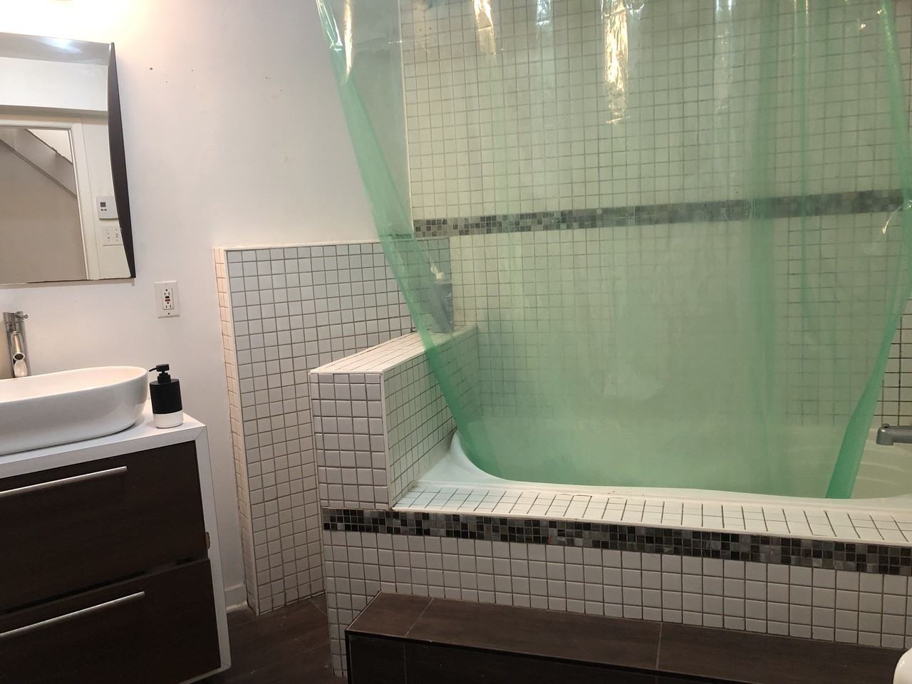 BETTER than Airbnb! / PLUS COOL qu’Airbnb ! (Sherbrooke Metro) - Photo 5 of 5