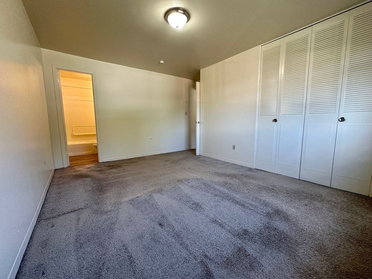 Brett Manor - Photo 6 of 14