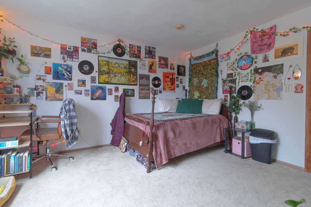 Giles - 709/711 - Photo 7 of 14